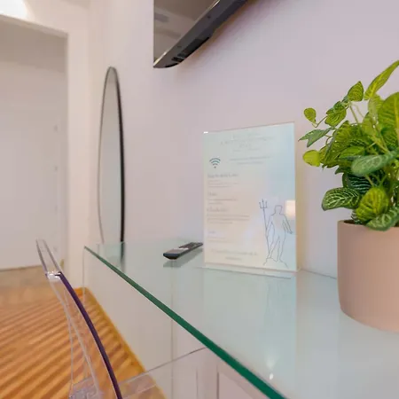 Nettuno Boutique - Historic Centre 4*