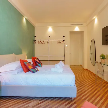 Nettuno Boutique - Historic Centre 4*