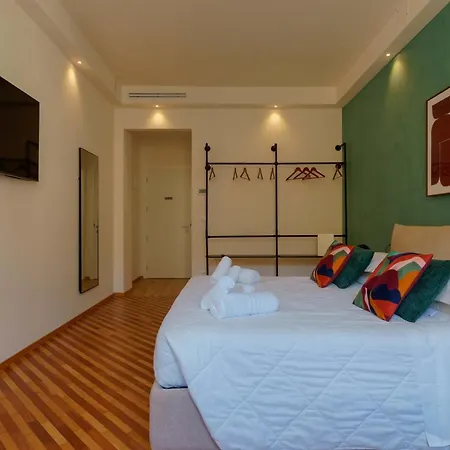 Nettuno Boutique - Historic Centre Bologna